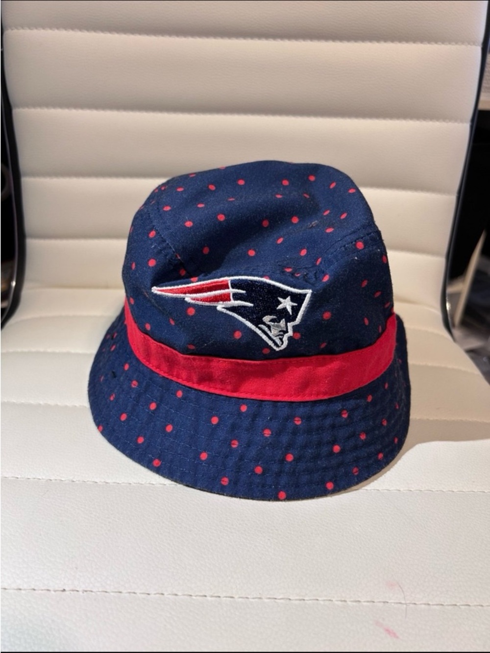 New England Patriots - New Era Toddler Navy Bucket Hat with Red Polka Dots